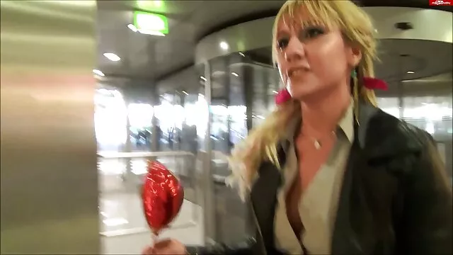 კამილი ადრეული ვიქტორიანული გიგანტი ძუძუები ჰენტაი Kamili